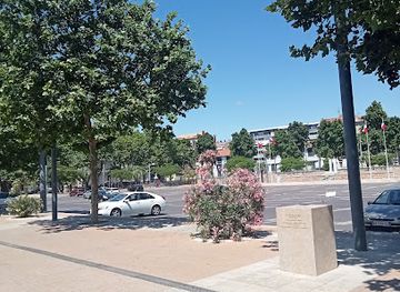 france/languedoc/attraction/place-du-champs-de-mars