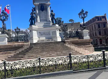 Monumento a Los Heroes de Iquique