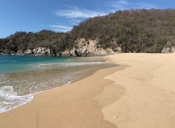 mexico/huatulco/attraction/playa-cacaluta