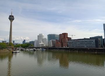 germany/dusseldorf/medienhafen/attraction/aussichtspunkt-auf-den-rheinturm