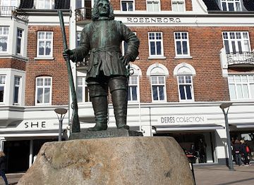 denmark/frederikshavn/landmark/tordenskjold-statue