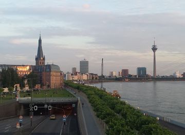 germany/dusseldorf/attraction/johannes-von-nepomuk-statue