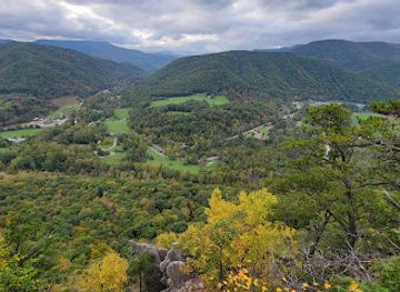 west-virginia/spruce-knob/attraction/seneca-rocks-south-peak