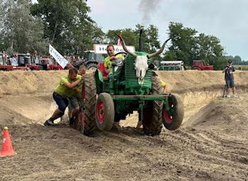 hungary/kecskemet/attraction/hetenyegyhazi-traktoros-talalkozo
