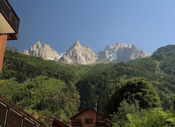 france/chamonix-mont-blanc/attraction/place-du-poilu