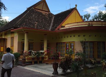 indonesia/pulau-moyo/attraction/istana-bala-kuning