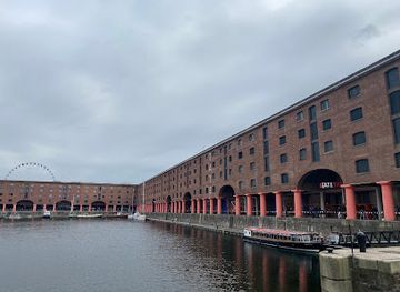 united-kingdom/liverpool/albert-dock/attraction/the-beatles-statue
