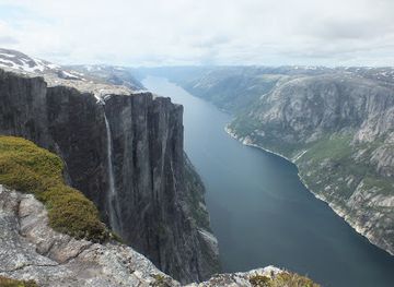 norway/rogaland/attraction/kjeragfossen-waterfall