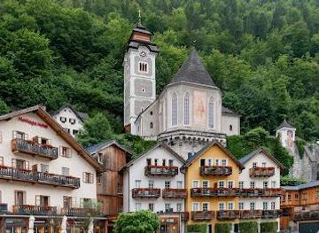 austria/hallstatt/attraction/pfarrkirche-maria-himmelfahrt-maria-am-berg