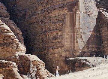 jordan/wadi-rum/attraction/skhrh-alghwl