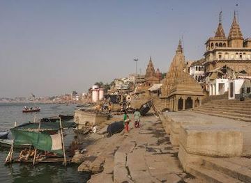 india/varanasi/attraction/scindia-ghat