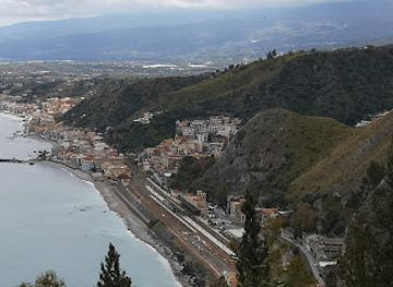italy/taormina/attraction/view-point-taormina
