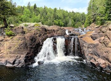 minnesota/lake-superior/attraction/devil-s-kettle
