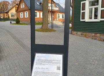 lithuania/anyksciai-treetop-walking-path/attraction/cizu-seimos-namas