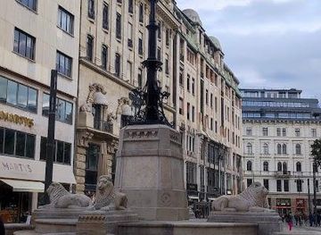 hungary/budapest/attraction/lion-fountain