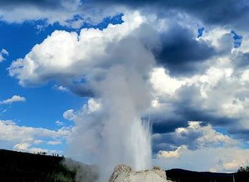 montana/yellowstone-national-park/attraction/castle-geyser