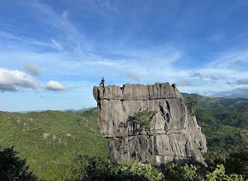 philippines/manila/attraction/nagpatong-rock-formation