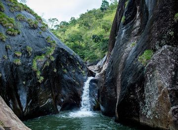 sri-lanka/horton-plains-national-park/attraction/pahanthudawa-waterfall