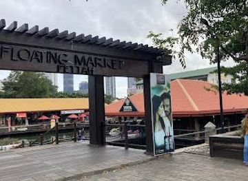 sri-lanka/colombo/attraction/floating-market-pettah