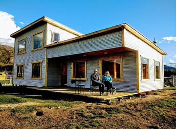 argentina/torres-del-paine-national-park/attraction/refugio-vista-al-paine-parque-nacional-torres-del-paine