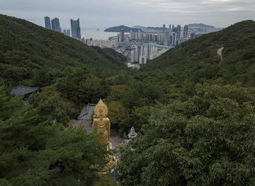 south-korea/busan-beaches/attraction/seongbulsa