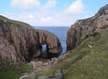ireland/slieve-league-cliffs/attraction/sea-arches