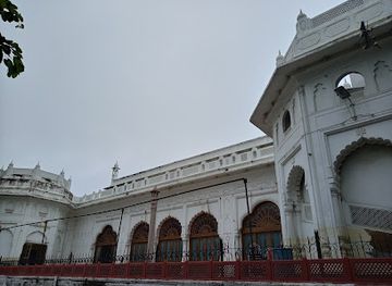 india/lucknow/aminabad/attraction/safed-baradari