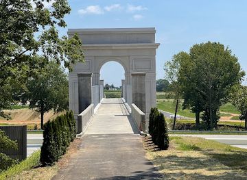 south-carolina/mauldin/attraction/gateway-to-harambe-memorial-bridge