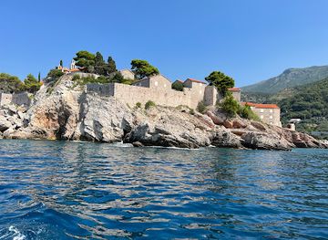 montenegro/budva/attraction/public-dock