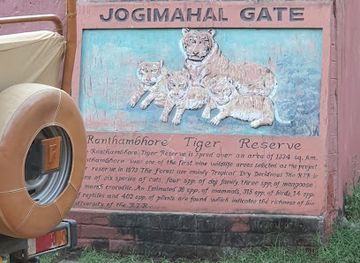 india/ranthambore/attraction/entrance-gate-forjogi-mahal-zone-2-ranthambhor-national-park