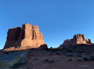 utah/arches-national-park/attraction/courthouse-towers