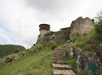 albania/tirana/attraction/petrele