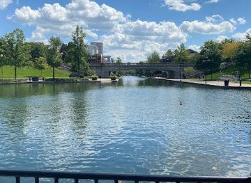 indiana/the-lakes-region/attraction/indianapolis-canal-walk