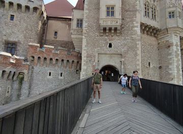 romania/hunedoara/attraction/the-knight-s-hall