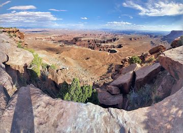 utah/canyonlands-national-park/attraction/white-rim-overlook-trailhead