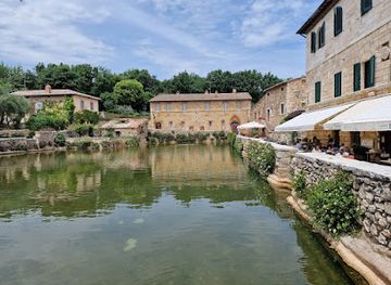 italy/val-d-orcia/attraction/piazza-delle-sorgenti
