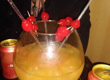 colombia/bogota/attraction/the-dog-and-the-calandria