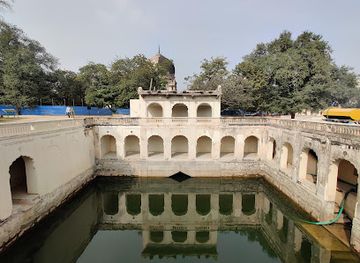 india/telangana/attraction/qutub-shahi-tombs