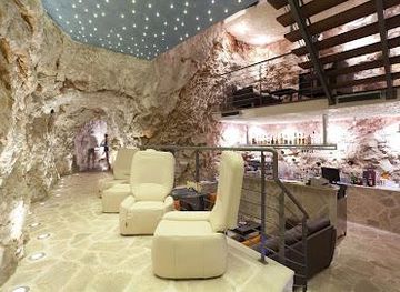 Cave Bar More