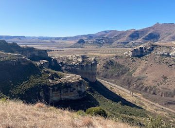 south-africa/drakensberg/attraction/titanic-rock