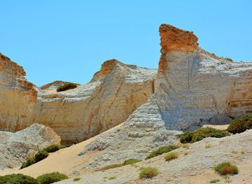 jordan/mujib-nature-reserve/attraction/wadi-dahek-the-white-desert