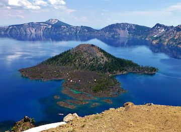 oregon/crater-lake-national-park/attraction/phantom-ship