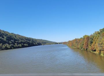arkansas/pinnacle-mountain-state-park/attraction/two-rivers-park-bridge