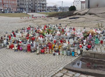 poland/pomerania/attraction/monument-to-the-fallen-shipyard-workers-of-1970