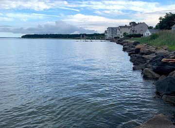 rhode-island/east-greenwich/attraction/sandy-point-beach