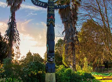 new-zealand/gisborne/attraction/canadian-carved-totem-pole