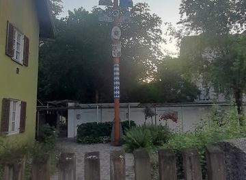 germany/munich/schwabing/attraction/schwabinger-maibaum