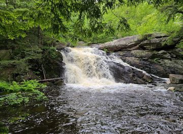 new-hampshire/seacoast-region/attraction/purgatory-falls-lower-falls