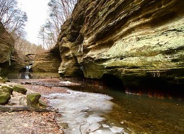 illinois/matthiessen-state-park/attraction/bridge-matthiessen-state-park-trail