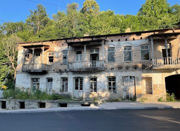 armenia/alaverdi/attraction/old-soviet-building